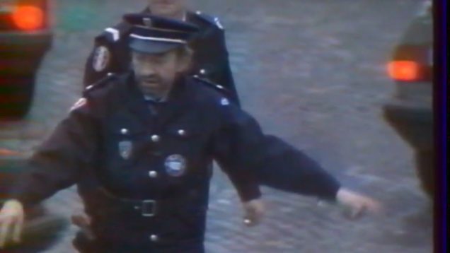 104-serge-gainsbourg-camera-cachee-agent-de-police-1988-mp4 vignette