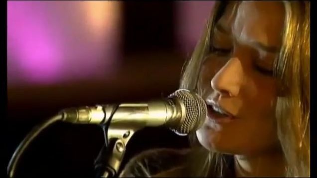 142-carla-bruni-31-03-2006-those-little-things-2006-mp4 vignette