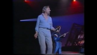 216-serge-gainsbourg-lhomme-a-la-tete-de-chou-zenith-1988-mp4 vignette