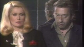 264-catherine-deneuve-et-serge-gainsbourg-dieu-est-un-fumeur-de-havanes-daily-blocked-mp4 vignette